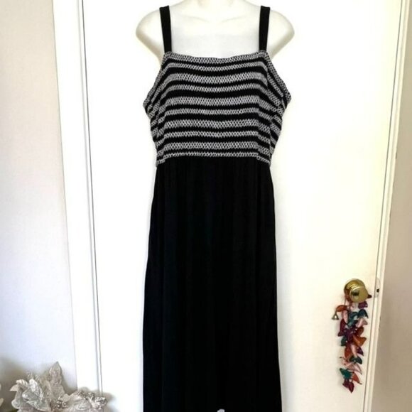 LANE BRYANT PLUS SIZE 18 - 20 BLACK & WHITE KNIT CASUAL DRESS WITH SMOCKED TOP - Picture 2 of 11